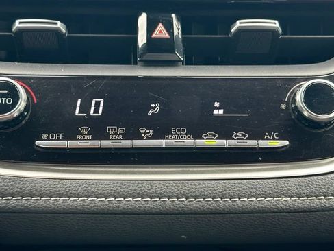 Used 2019 Toyota Corolla SE FWD image 33
