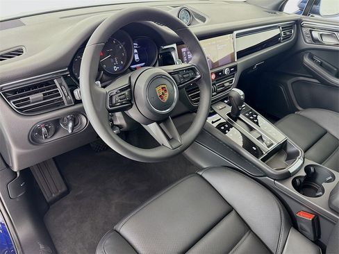 New 2026 Porsche Macan image 4