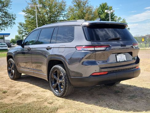 Used 2022 Jeep Grand Cherokee L Laredo AWD/4WD image 3