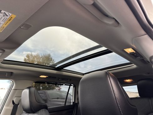 Used 2022 Toyota Highlander Platinum image 14