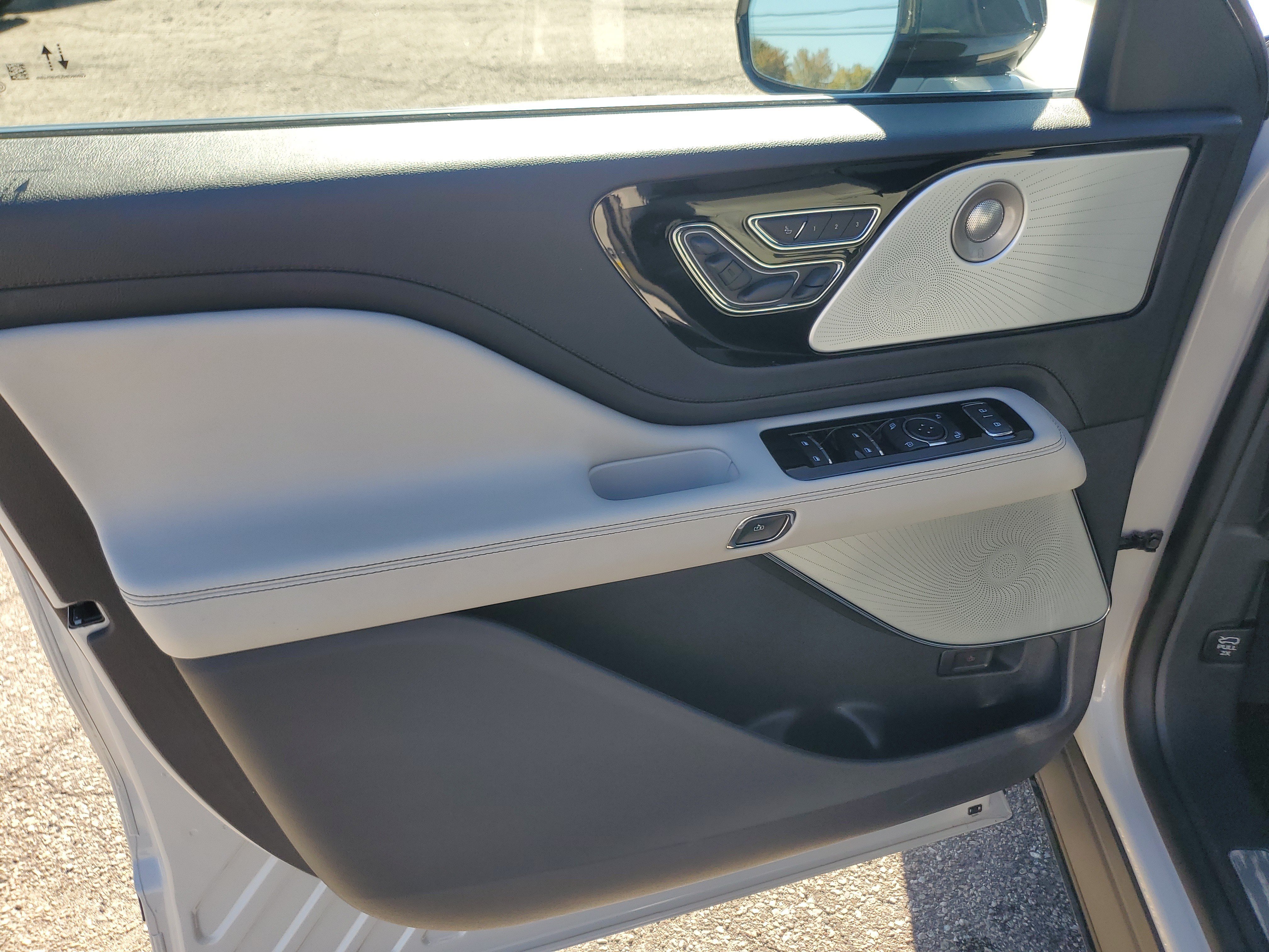 Used 2025 Lincoln Aviator Reserve w/ Equipment Group 201A AWD/4WD image 10
