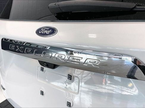 Used 2023 Ford Explorer XLT w/ Equipment Group 202A image 25