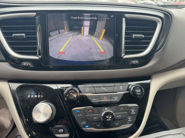 Used 2020 Chrysler Pacifica Touring-L Plus FWD image 17