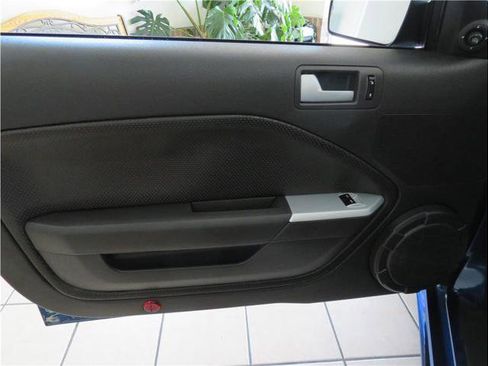 Used 2006 Ford Mustang GT image 11
