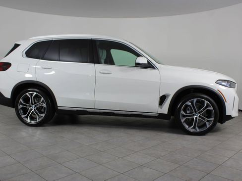 New 2026 BMW X5 xDrive40i w/ Climate Comfort Package image 8