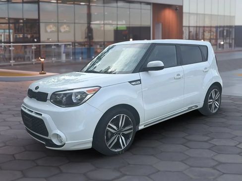 Used 2016 Kia Soul + w/ Soulful Package FWD image 2