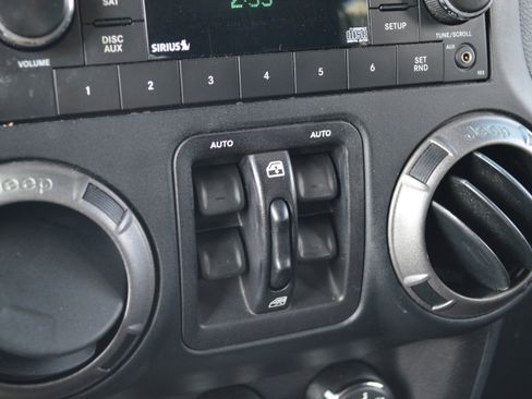 Used 2018 Jeep Wrangler Unlimited Sport S image 19