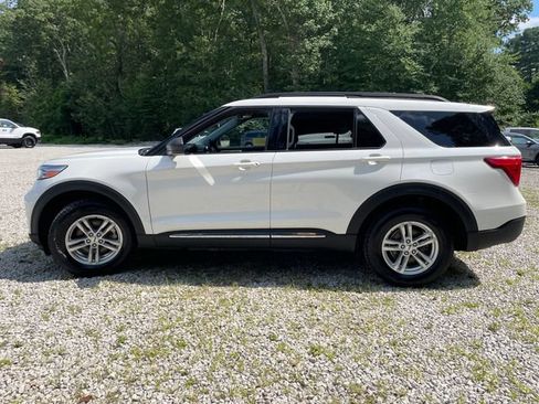 Used 2022 Ford Explorer XLT w/ Equipment Group 202A AWD/4WD image 5