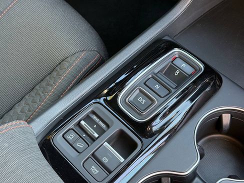 Used 2025 Honda Pilot Sport image 22