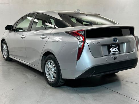Used 2018 Toyota Prius Two w/ Prius Two Safety Plus Package FWD image 3