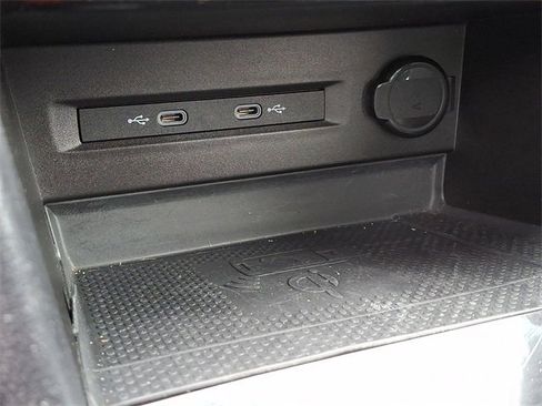 Used 2023 Volkswagen Taos SE image 28