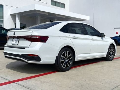 New 2025 Volkswagen Jetta SE image 10