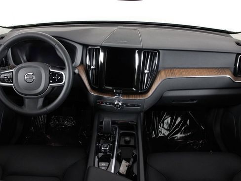 Certified 2023 Volvo XC60 T8 Plus AWD/4WD image 7
