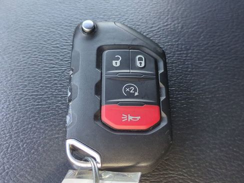 Used 2025 Jeep Wrangler Unlimited Sahara w/ Safety Group AWD/4WD image 32
