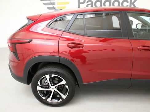 Used 2024 Chevrolet Trax RS w/ Sunroof Package FWD image 10