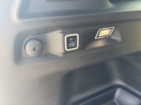 Used 2024 Jeep Grand Cherokee L Limited w/ Black Appearance Package image 21