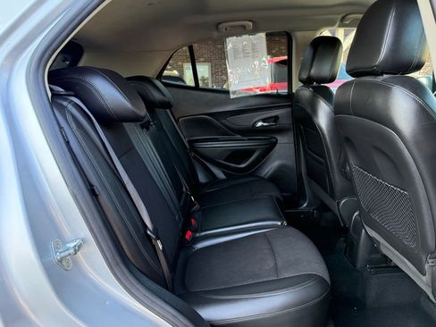 Used 2021 Buick Encore Preferred AWD/4WD image 18