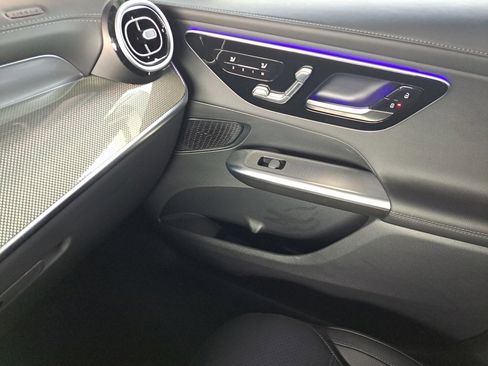 Used 2024 Mercedes-Benz GLC 300 image 35