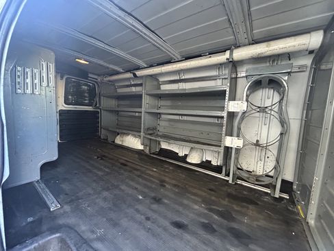 Used 2014 Chevrolet Express 2500 Extended image 23