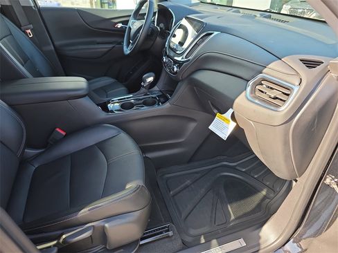 Used 2023 Chevrolet Equinox Premier image 38