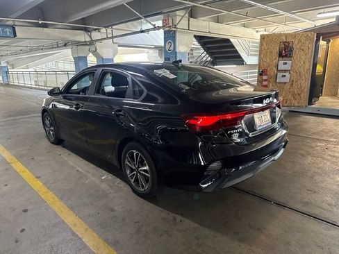 Used 2022 Kia Forte LXS FWD image 4