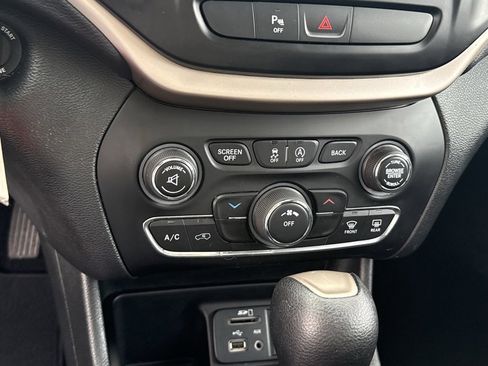 Used 2017 Jeep Cherokee Latitude w/ Safety/Convenience Group image 23