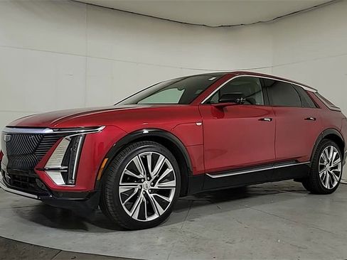 Used 2024 Cadillac Lyriq Luxury w/ LPO, Floor Liner Package image 4