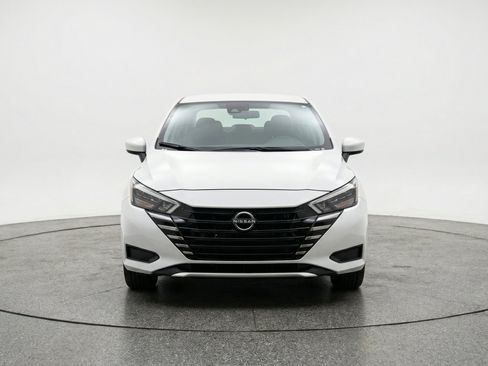 Used 2025 Nissan Versa SV FWD image 2