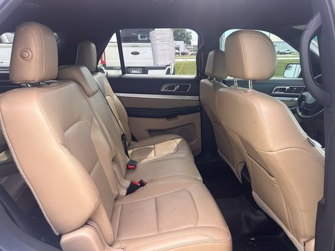 Used 2016 Ford Explorer XLT w/ Equipment Group 202A AWD/4WD image 18