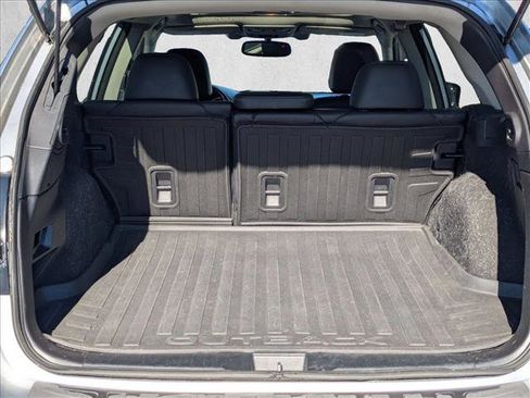 Used 2016 Subaru Outback 3.6R Limited image 6
