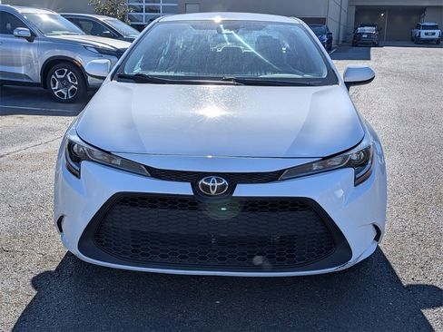 Used 2021 Toyota Corolla LE image 2