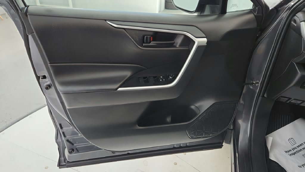 Used 2023 Toyota RAV4 LE AWD/4WD image 22