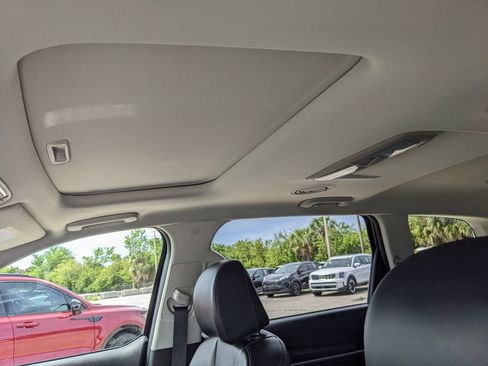 Used 2025 Kia Telluride S image 23