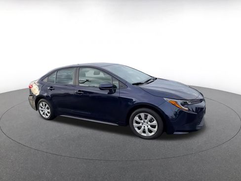 Used 2025 Toyota Corolla LE image 2