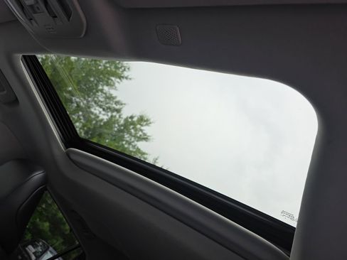 Used 2022 Toyota Highlander XLE FWD image 13