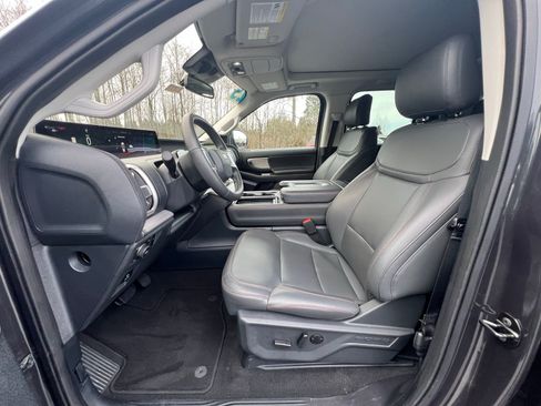 Used 2025 Ford Expedition Active image 10