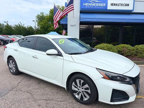 Used 2023 Nissan Altima 2.5 S FWD image 12