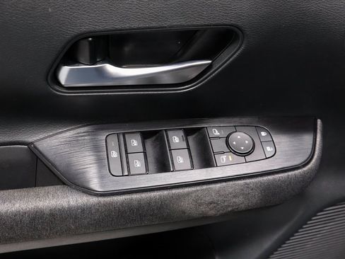 Used 2025 Nissan Kicks SV image 22