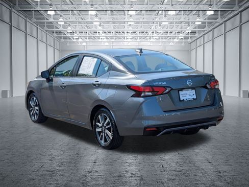 Used 2021 Nissan Versa SV FWD image 3