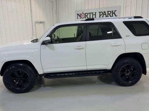 Used 2022 Toyota 4Runner SR5 Premium AWD/4WD image 6