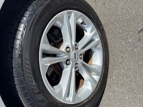 Used 2013 Ford Taurus SEL FWD image 6