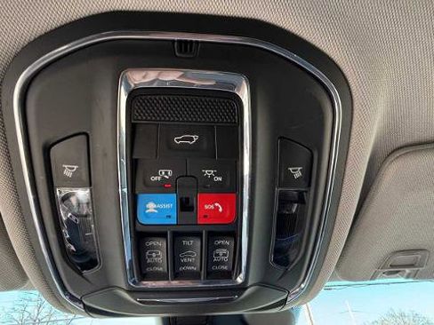 Used 2023 Jeep Grand Cherokee Limited w/ Black Appearance Package AWD/4WD image 19