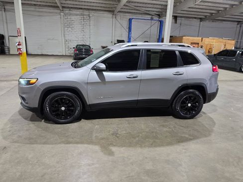 Used 2019 Jeep Cherokee Latitude w/ Popular Appearance Group FWD image 4