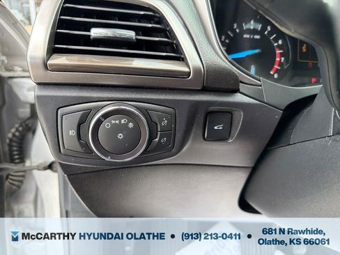 Used 2017 Ford Fusion SE FWD image 19