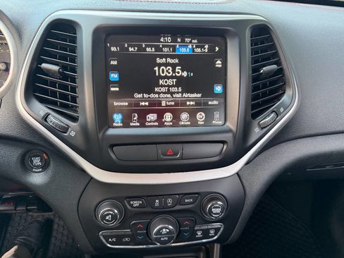 Used 2015 Jeep Cherokee Trailhawk w/ Comfort/Convenience Group image 31