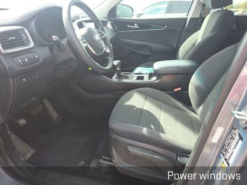 Used 2020 Kia Sorento LX image 9