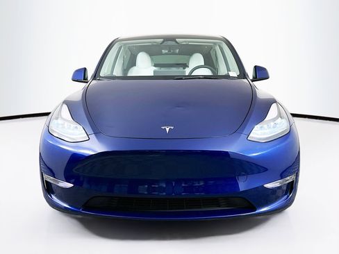 Used 2023 Tesla Model Y 2WD image 2