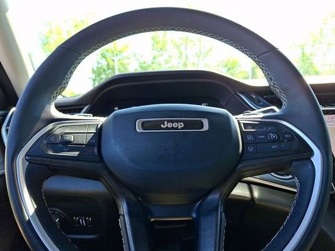 Certified 2023 Jeep Grand Cherokee L Limited w/ Black Appearance Package AWD/4WD image 20