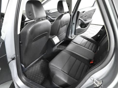 Used 2021 Volkswagen Jetta SE FWD image 14