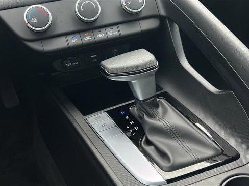 Certified 2025 Hyundai Elantra SE FWD image 23